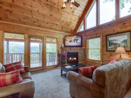 Highpoint Escape 3 Bedrooms mountain Views Hot tub WiFi Sleeps 10 Gatlinburg