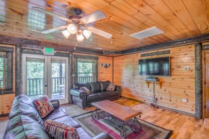 Pine Tree Lodge 8 Bedrooms Pool Table Theater Hot Tub WiFi Sleeps 38 - image 3