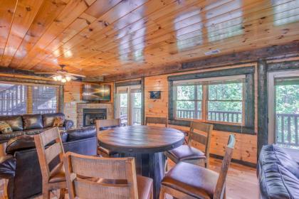 Pine Tree Lodge 8 Bedrooms Pool Table Theater Hot Tub WiFi Sleeps 38 - image 4