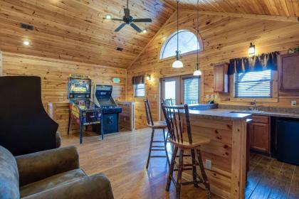 Mountain View Lodge 8 BR Hot Tub Pool Table Theater Room Sleeps 24 - image 3