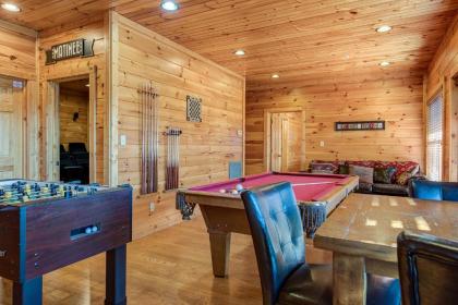 Mountain View Lodge 8 BR Hot Tub Pool Table Theater Room Sleeps 24 - image 4