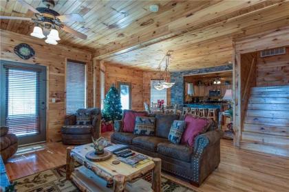 Starry Nights Lodge 5 Bedrooms Sleeps 18 Hot tub View Gaming Pets Tennessee