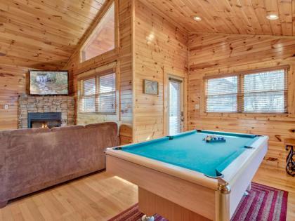 Magic Moments II 1 Bedroom Sleeps 4 Heart Shape Tub Pool Table Hot Tub - image 3