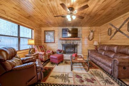 Rocky top Lodge 6 Bedrooms Pool Access Hot tub mountain View Sleeps 14 Tennessee