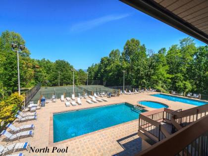 Rocky Top Lodge 6 Bedrooms Pool Access Hot Tub Mountain View Sleeps 14 - image 2