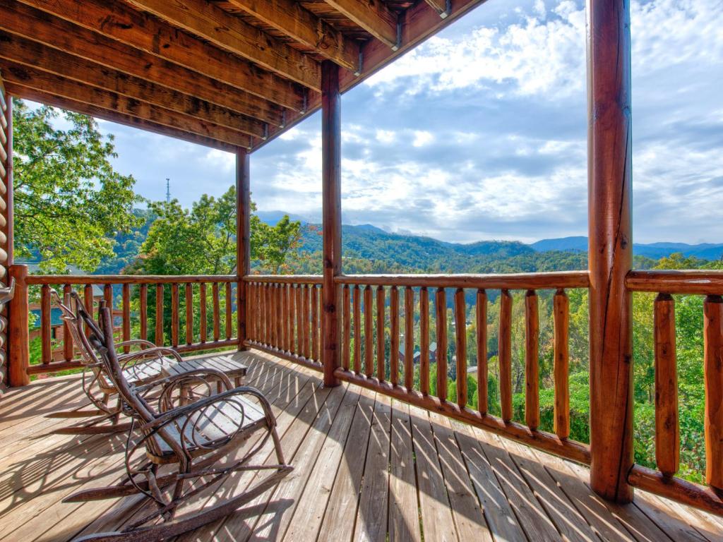 Destiny's Heavenly View 5 Bedrooms Sleeps 16 Pet Friendly Hot Tub Pool Table - main image