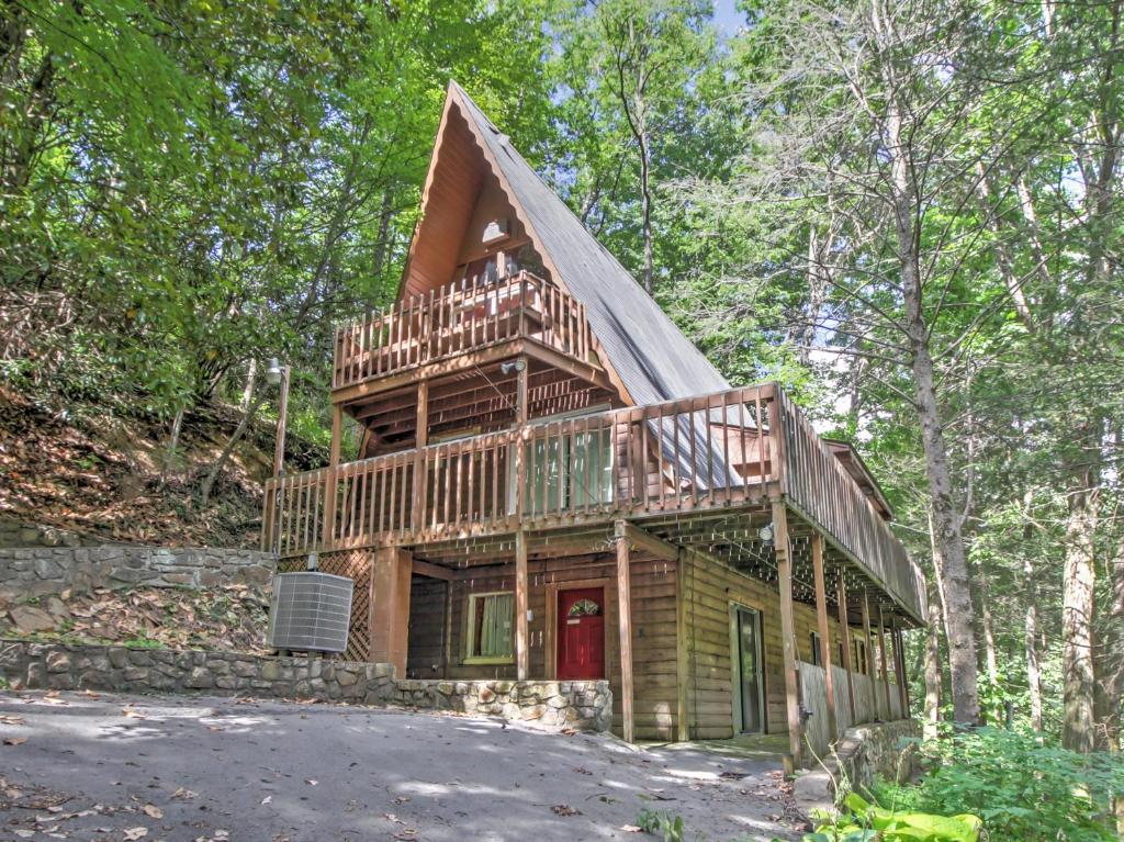 A-Frame Gatlinburg Home with Hot Tub 2 Mi to Parkway - main image