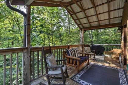 Private Getaway with Hot tub 4 mi to DtWN Gatlinburg