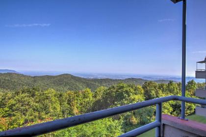 Gatlinburg Condo with Pool Access Balcony and mtn View Gatlinburg