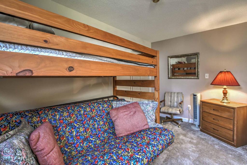 Gatlinburg Condo with Pool Access Balcony and Mtn View - image 3