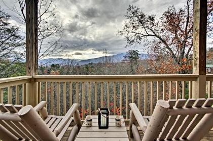 Log Cabin with Pool table and Hot tub in Gatlinburg Tennessee