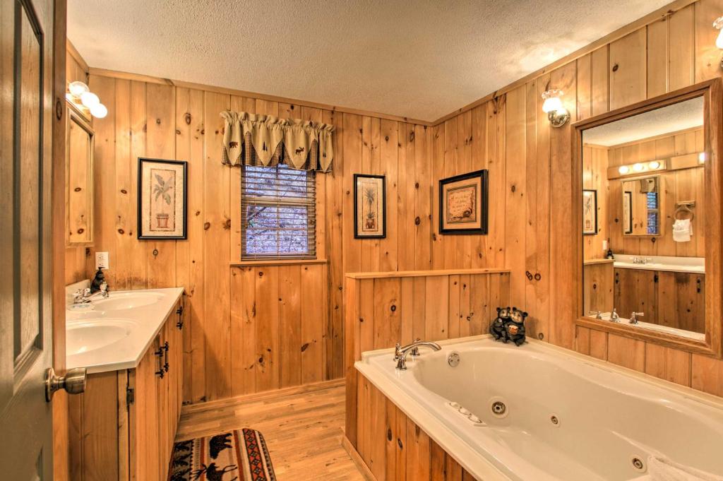 Private Gatlinburg Cabin Pet Friendly with Hot Tub! - image 4