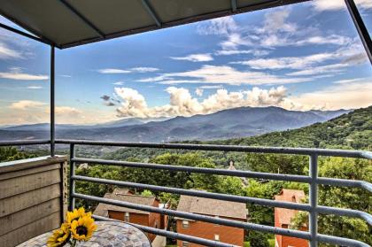 Bears Den in the Sky Condo Less than 4 mi to Gatlinburg Tennessee