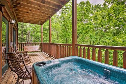 mtn Cabin with Games and Community Pool 3 mi to DtWN Gatlinburg Tennessee