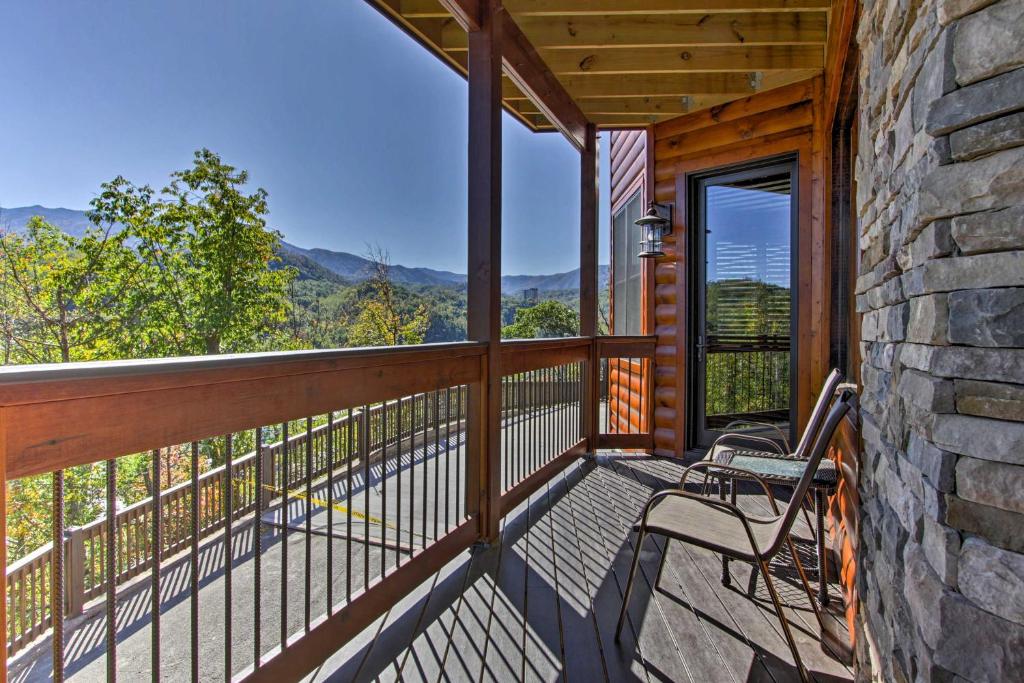 Majestic Mtn Getaway Game Room Decks and Hot Tub! - main image