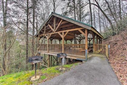 Two Hearts Gatlinburg Cabin with Hot Tub Amenities - image 4