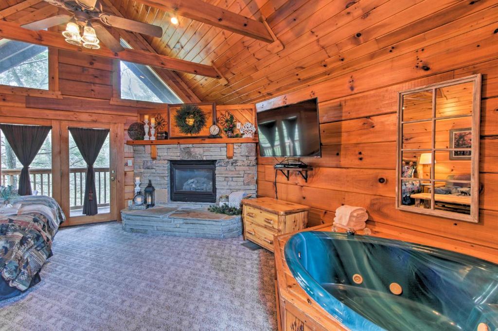 Two Hearts Gatlinburg Cabin with Hot Tub Amenities - image 5