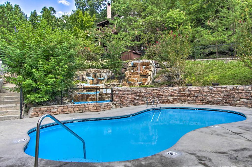 Romantic Gatlinburg Studio Cabin with Hot Tub and Deck - image 4