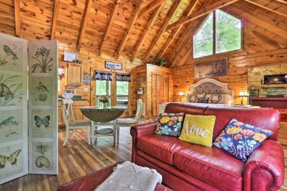 Romantic Gatlinburg Studio Cabin with Hot Tub and Deck - image 8