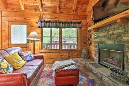 Romantic Gatlinburg Studio Cabin with Hot Tub and Deck - image 9