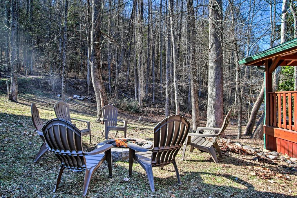 Downtown Gatlinburg Lodge with Hot Tub and Game Room! - image 5