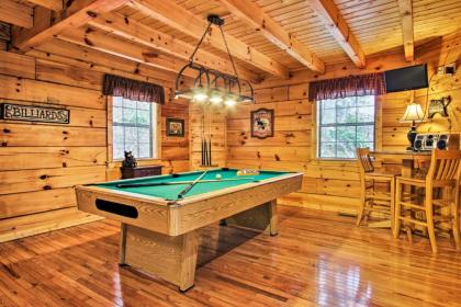 Gatlinburg Mountainside Escape with Outdoor Hot Tub! - image 12