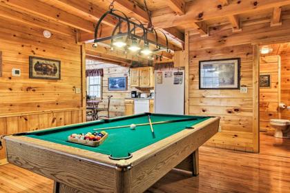 Gatlinburg Mountainside Escape with Outdoor Hot Tub! - image 15