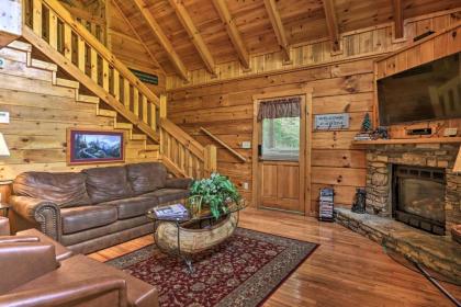 Gatlinburg Mountainside Escape with Outdoor Hot Tub! - image 17