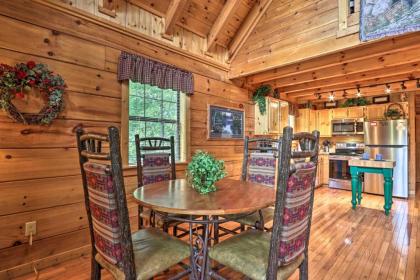 Gatlinburg Mountainside Escape with Outdoor Hot Tub! - image 18