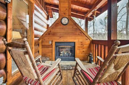 Gatlinburg Mountainside Escape with Outdoor Hot Tub! - image 2