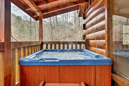 Gatlinburg Mountainside Escape with Outdoor Hot Tub! - image 7