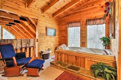 Gatlinburg Mountainside Escape with Outdoor Hot Tub! - image 9