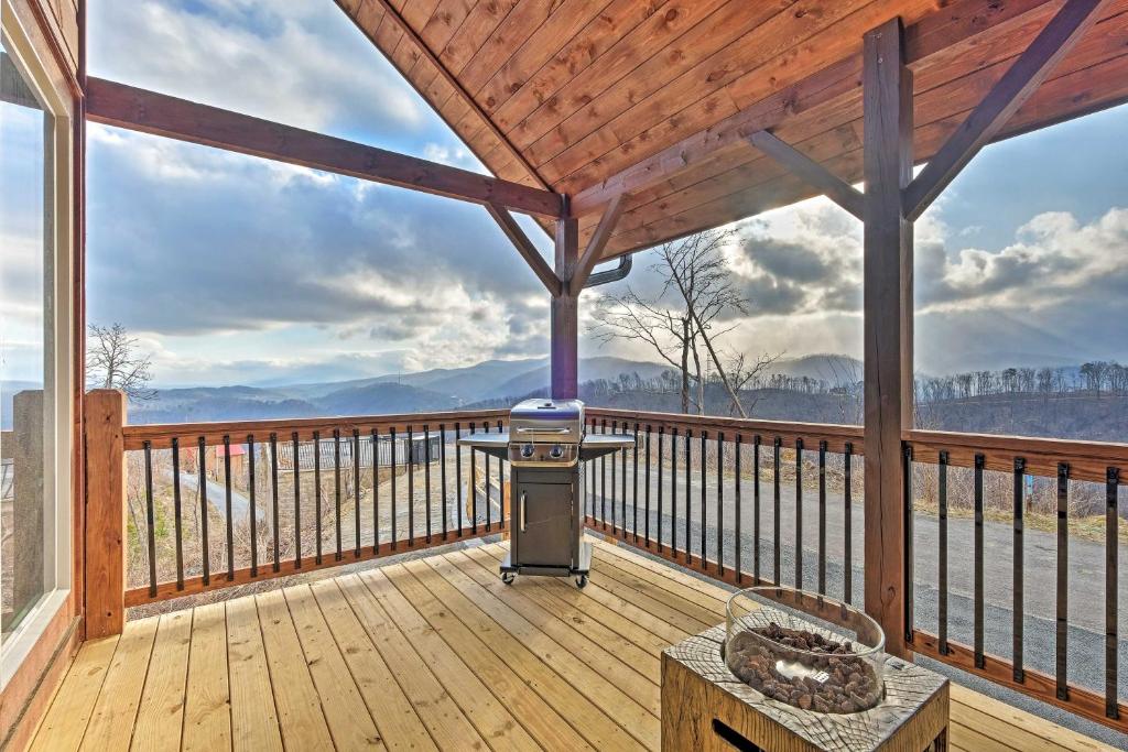 Lightning Bug Lookout Luxury Mountain View Cabin! - main image