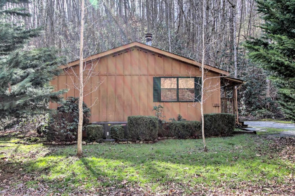 Couples Cabin Great Smoky Arts and Crafts Community - image 2