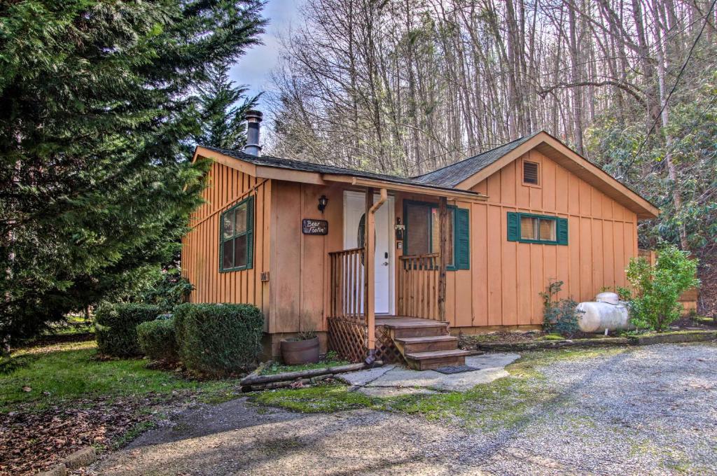 Couples Cabin Great Smoky Arts and Crafts Community - image 5