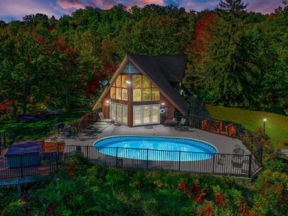 SmokyStays Private Pool Chalet Gatlinburg