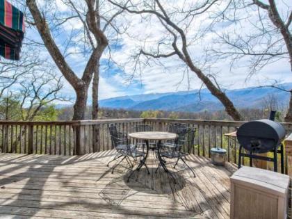 mountain treasure 2 BR Pool Access Hot tub Sleeps 6 Gatlinburg Tennessee