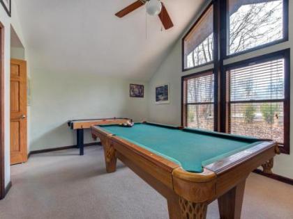 Mountain Treasure 2 BR Pool Access Hot Tub Sleeps 6 - image 11