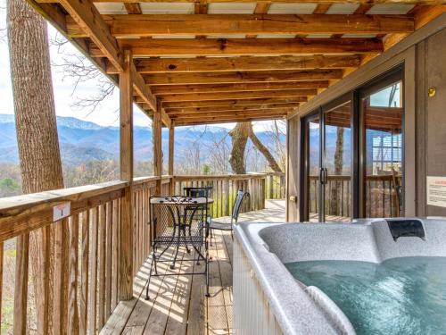 Mountain Treasure 2 BR Pool Access Hot Tub Sleeps 6 - image 4