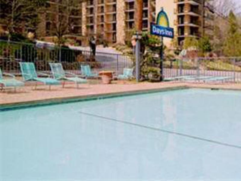 Gatlinburg River Inn - image 3