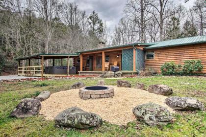 Creekside Cabin with Hot tub Fire Pit and Game Room