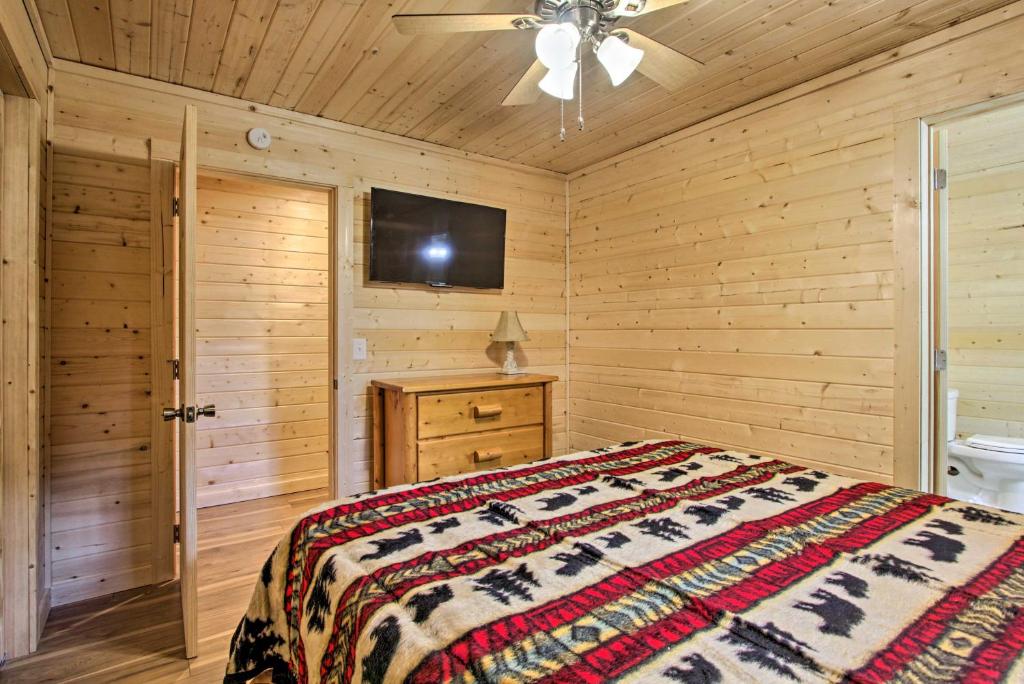 Creekside Cabin with Hot Tub Fire Pit and Game Room! - image 4