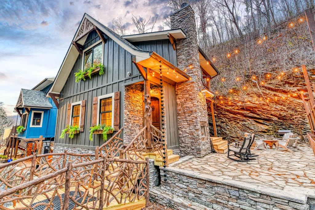 Alpine Creekside Chalet - main image