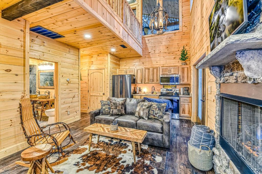 Alpine Creekside Chalet - image 4