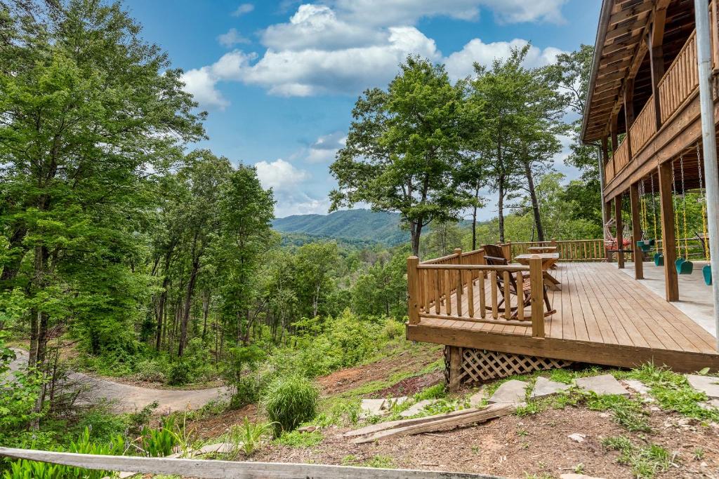 Hand Hewn Hideaway Stunning Gatlinburg Cabin with Hot Tub Table Games and Outdoor Oasis - image 5