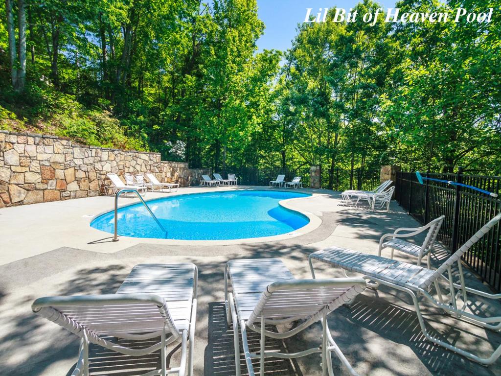 Alexas Hideaway 1 BR 1 Loft Pool Hot Tub Wifi Sleeps 6 - image 2