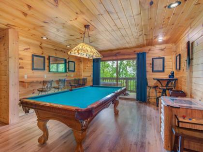 Bear Crossing Cabin 4BRs 3 Pools Hot Tub Pool Table WI-FI Sleeps 12 - image 8