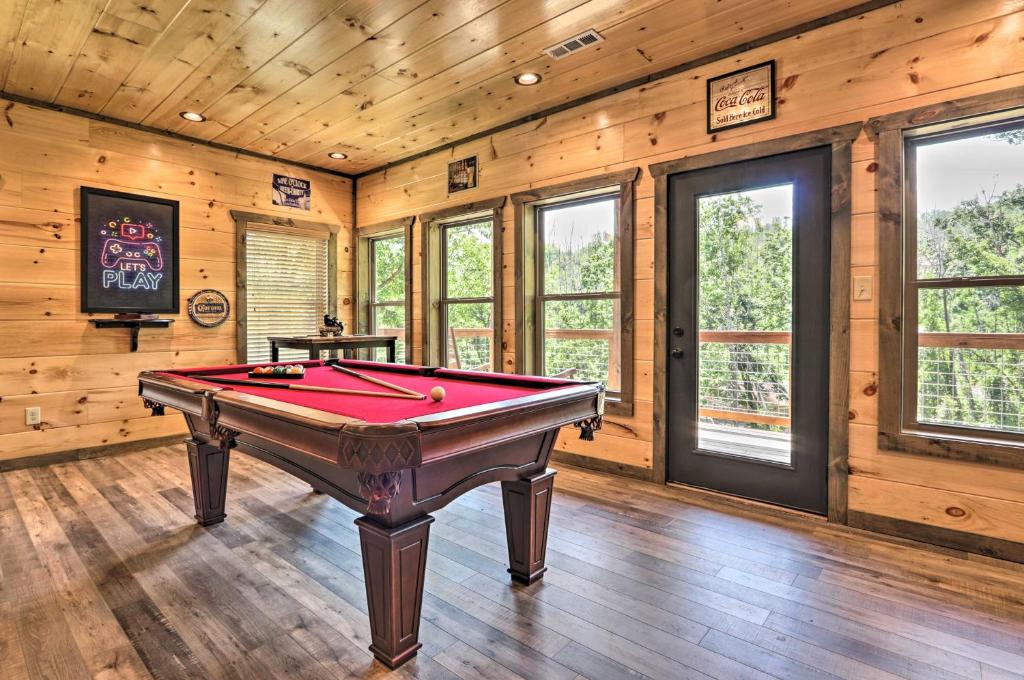 Modern Gatlinburg Cabin with Hot Tub Game Room - image 2