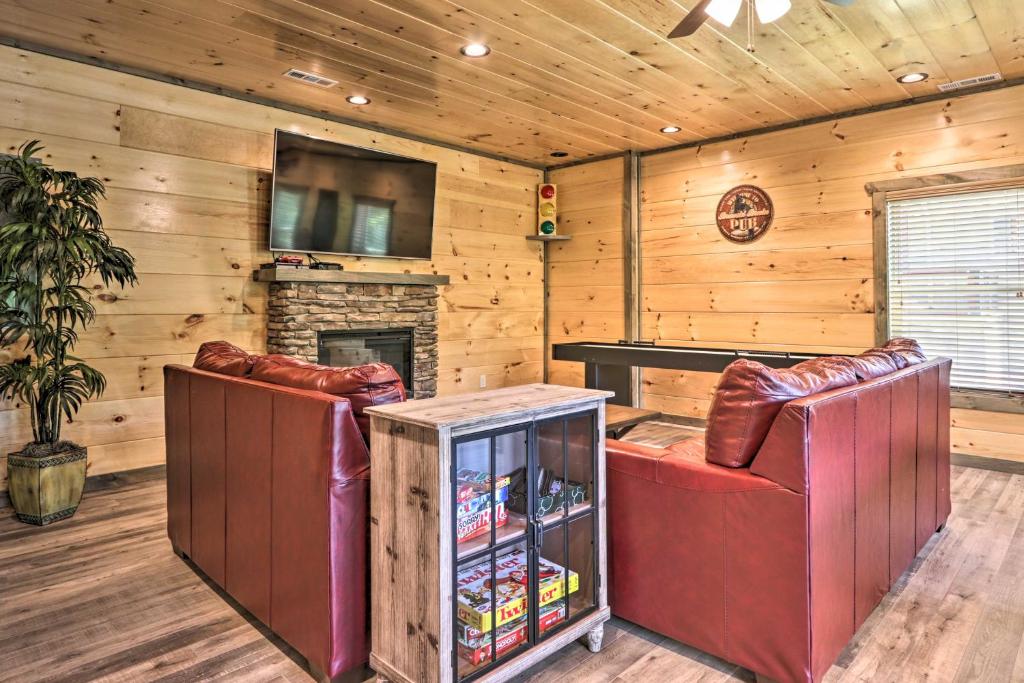 Modern Gatlinburg Cabin with Hot Tub Game Room - image 4