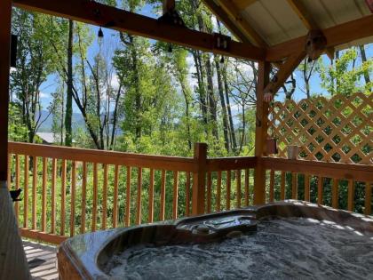 Take it Easy with hot tub and community pool